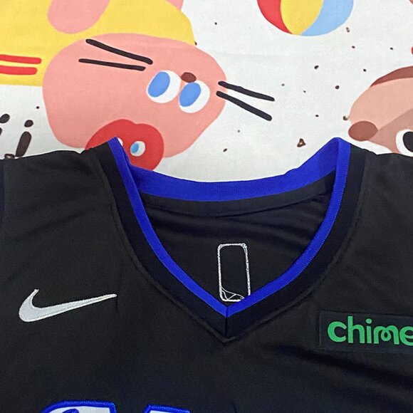 Brooklyn Nets Player Irving Number 11 In A Black Jersey - Picture 3 of 6